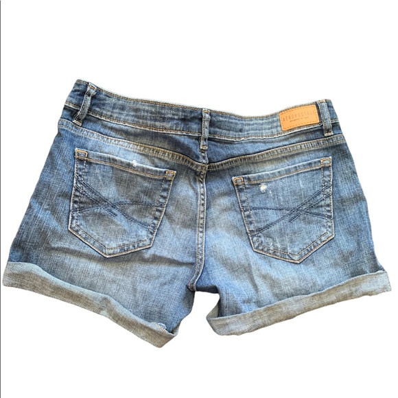 Aeropostale Size 4 shredded jean shorts with short cuff - Picture 2 of 3